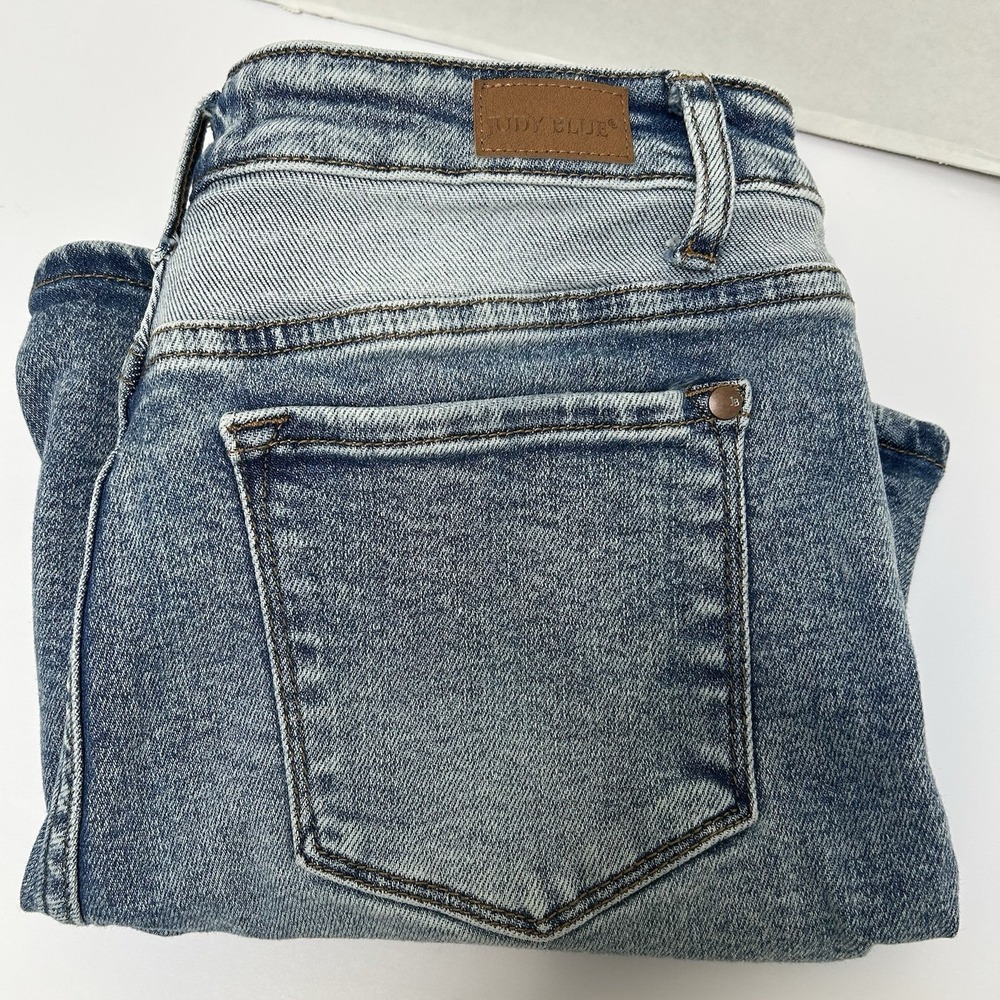 Judy Blue Hi-Rise 2-Tone Yoke Denim Jean Shorts Size Large Style #150143